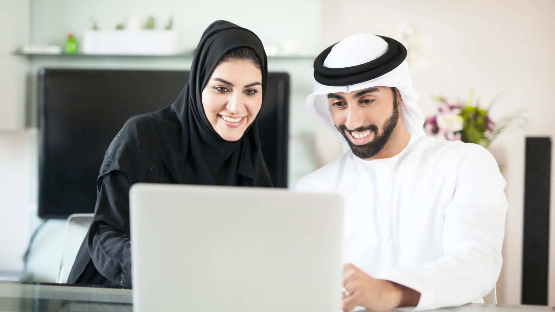 No Fixed Salary, Only Commission: What UAE Employees Need to Know About Performance-Based Jobs